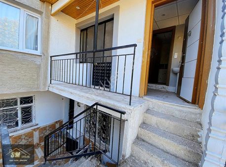 Sm Gayrimenkul'den Acil Satılık Alt Ve Üst 1+1 2 Adet Daire