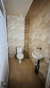 Koç Gayrimenkulde Cuma Pazarında Köşe Konumda Kiralık Dükkan