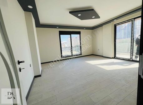 V.karşıyaka'da Havuz Ve Güney Cephe Katta Geniş 3+1 Asansörlü