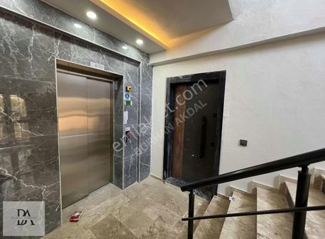 Tramvaya_toplu Ulaşım Çok Yakın Sıfır Site İçi Y.giriş 2+1 Daire