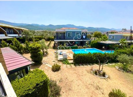 Kuşadası Davutlar’da 2 + 1 Havuzlu Sitede Satılık Yazlık