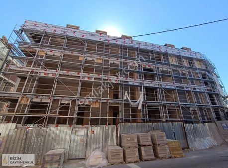 Bizim Gayrimenkul'den Küçükyalı Çınar'da Ara Katta Sıfır 1+1