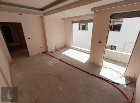 Bizim Gayrimenkul'den Çamlık Sahil'de Ara Katta Balkonlu 2+1