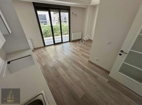 Bizim Gayrimenkul'den Marmaray'a 1 Dk Bahçe Teraslı 2+1, 75mt2