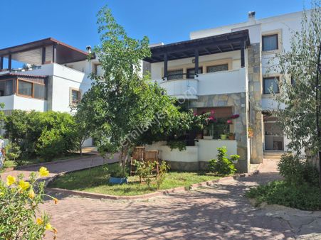 Cemal Emlak'tan Bodrum Turgutreis Merkezde 3+1 Kiralık Dubleks Daire