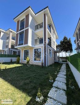 ꧁inforyap꧂ Satılık Şehir Merkezinde 3 Katlı Müstakil Villa