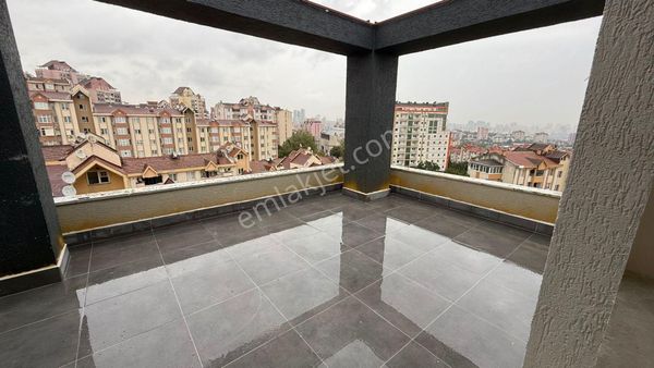 Bahçeşehir Esenkent Sıfır Bina Da Teraslı 1+1 Satılık Daire