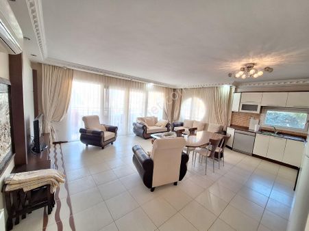 Kuşadası Ege Mahallesinde Havuzlu Doğalgaz Isıtmalı Rezidans 3+1 Eşyalı/eşyasız Kiralık Daire