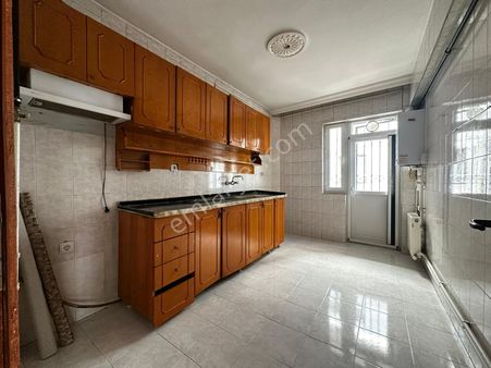 İncirli'de Katta Ön Cephe Mantolamalı Masrafsız 3+1