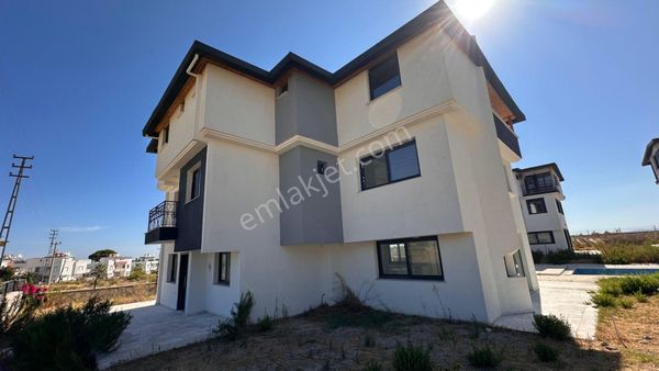 Karaburun Mordoğan'da 5+1 Kiralık Villa