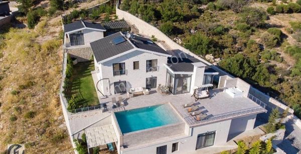 Kalkan'da Doğa Ve Deniz Manzaralı, 8 Oda 2 Salon, Botanik Bahçeli Lüks Villa
