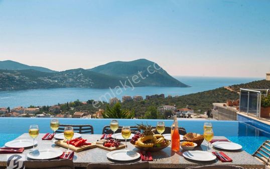 Kalkan'da Adalar Ve Deniz Manzaralı 5+1 Lüks Villa