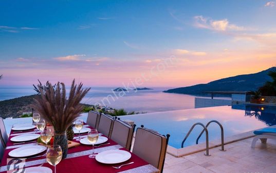 Kalkan'da Denize Yakın Geniş Arazili 6+1 Lüks Villa