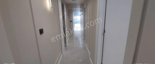 Bostanlı Merkezde İçi Full Yapılı 3+1 Satılık Daire