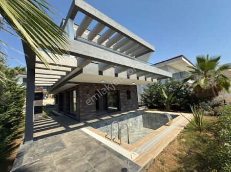 Kuşadası Soğucak Hamam Sauna Tek Müstakil Özel Havuzlu 5+1 Satılık Villa