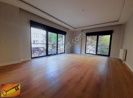 Ayşekadın Metroya Yürüme Mesafesinde Teraslı Satılık 3+1