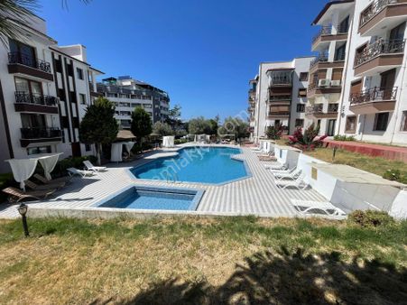 Kuşadası Marina'da Havuzlu Site İçinde Kiralık Daire