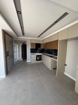 Çankaya Mahallesi’nde Şehir Hastanesi Yakını Havuzlu Yerden Isıtmalı Katta 2+1_80m2 Satılık Daire