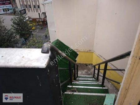 Remax Mid'den Milli Kuvvetler Cad. Kiralık İşyeri