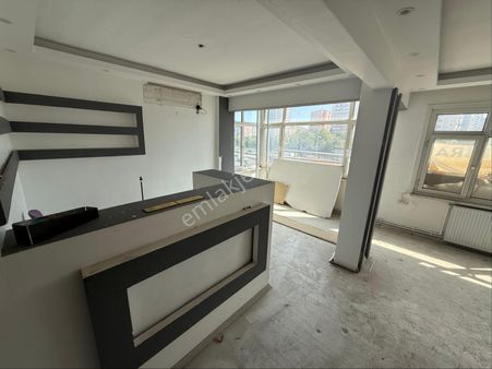 Şirinevler Meydanda E-5 Üzerinde Büyük Kullanışlı Ofis