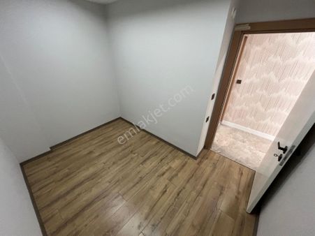 Varsak Ayanoğlu Mahallesi'nde 2+1 Abd Mutfak Sıfır Giriş Kat Satılık Daire