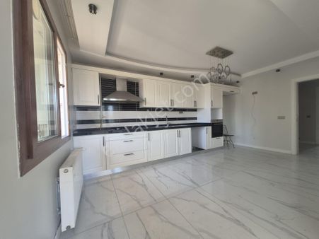 T.başı Blv. Yürüme Mesafesinde 4+1 Kapalı Mutfak D.gazlı Daire