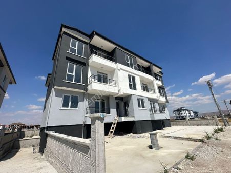 Taşpınar Gayrimenkul'den Satılık Üniversite Bölgesinde 1+1 Ara Kat Eşyalı Daire 2 Adet