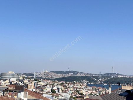 Ahmet Fetgaride Yenice Binada Boğaz Manzaralı 180m2 Çatı Dublexi