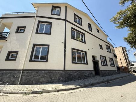 Parladan Zeytinli Köy Merkezinde Ara Kat Ön Cephe 2+1 Daire