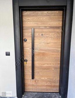 Villa Tadında Katta Tek 2+1 Ayrı Mutfak ,3 Tarafı Bahçeli Daire