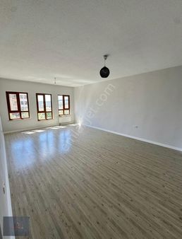 Zeki Emlak'tan Muradiye Cbü Toki Konutlarında Satılık 3+1 Daire