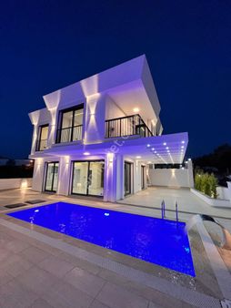 Didim Hisar Mah.275 M2 Arsa İçerisinde 4+1 Tam Müstakil Villamız Havuzlu Ve Bahçeli Olup Köşe Başı