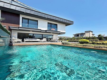 Şahane'den Müstakil Girişli Geniş Bahçeli Havuzlu Ultra Lüks 3+1 Villa !!!!