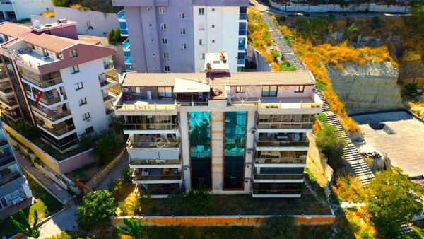 Kuşadası Kadınlar Denizi'nde Doğalgazlı Satılık Çatı Dubleks Daire