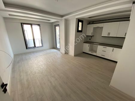 Akhisar Efem Gayrimenkulden Hürriyette Satılık 2+1 Daire!!!