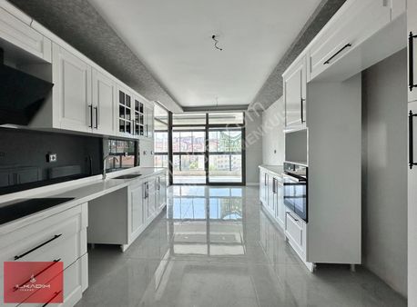 İlkadımdan Ovacık Merkezde Üç Cepheli Yapılı 4+1