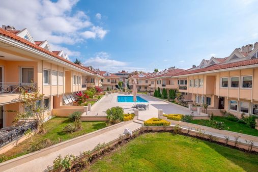 Dağıstan İnan'dan Pembe Evler Sitesinde Havuzlu 4+1 210m2