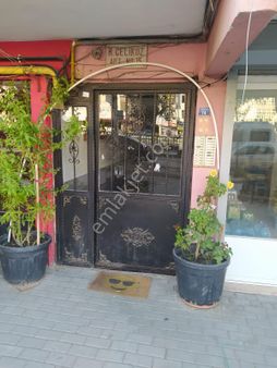 Karamürsel Merkezde Cadde Üstü Doğa Manzaralı Geniş Çatı Kullanım Alanlı Satılık Daire