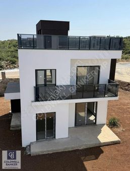 Mersin Erdemlide Sitede Ormanın İçinde Deniz Manzaralı Villa