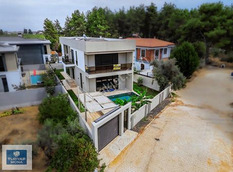 Döşemealtı Yalınlıda Müstakil Lüks Villa