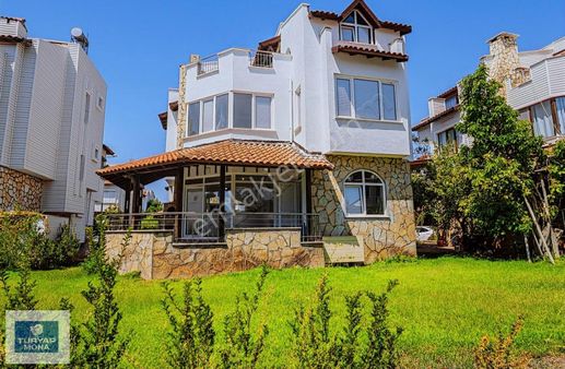 Antalya Kumluca Mavikent Sitesinde Tripleks Villa