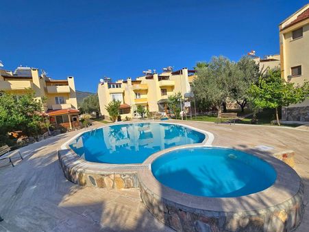 Altınoluk Satılık Villa / Denize Yakın / Havuzlu Site İçerisinde