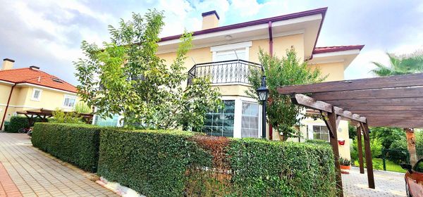 Döşemealtı Altınkale Vali 1 Konaklarında 4+1 Kiralık Köşe Villa