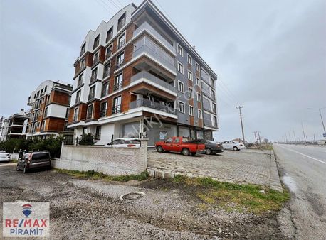 Lapseki'de Deniz Manzaralı Fırsat Geniş 2+1 Daire