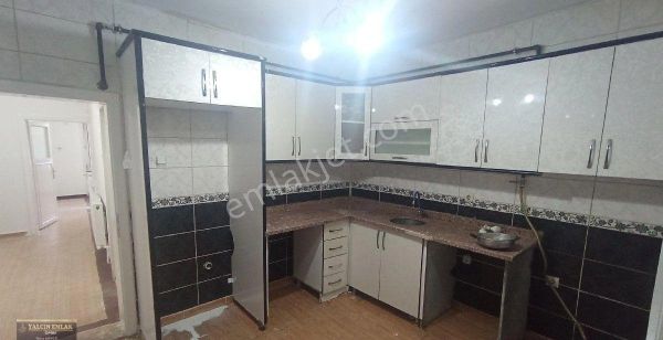 Cumhuriyet Mahlesinde Bireysel Dogalgazlı Geniş Yüksek Giriş 2+1 Daire