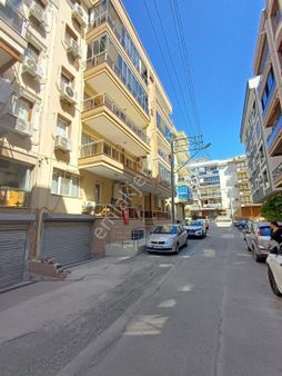 Karşıyaka Şemikler Otoparklı Asansörlü Doğalgazlı K. Mutfak 2+1