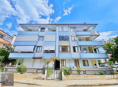 Dora'dan Altınkum'da Ön Cephe Ayrı Mutfak 2+1 Satılık Daire