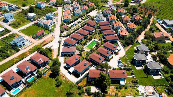 Antalya Döşemealtı Nebiler’de Site İçi 5+1 Lüks Villa – Ormana Cephe, Havuzlu Ve Bahçeli