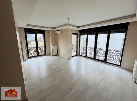 Kaynarca'da Çarşı İçinde Butik Sitede 3+1 Kiralık Daire