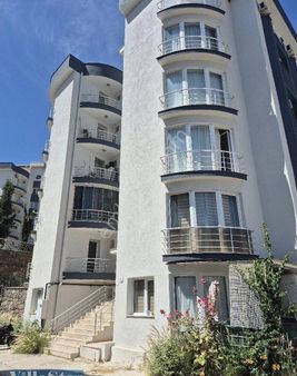 Kuşadası Ticaret Odasi Üstünde, Havuzlu Sitede, 140 M2 3+1 Daire